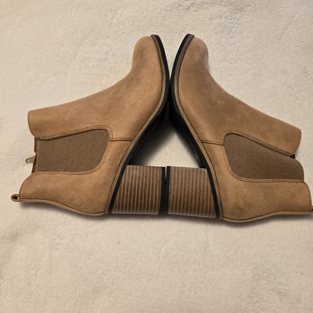 White Mountain Womens Tan Ankle Boots Faux Suede 2.5" Heel Size 8.5 - Picture 6 of 10
